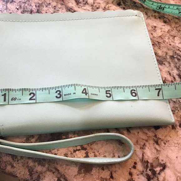 Clutch - Picture 2 of 8